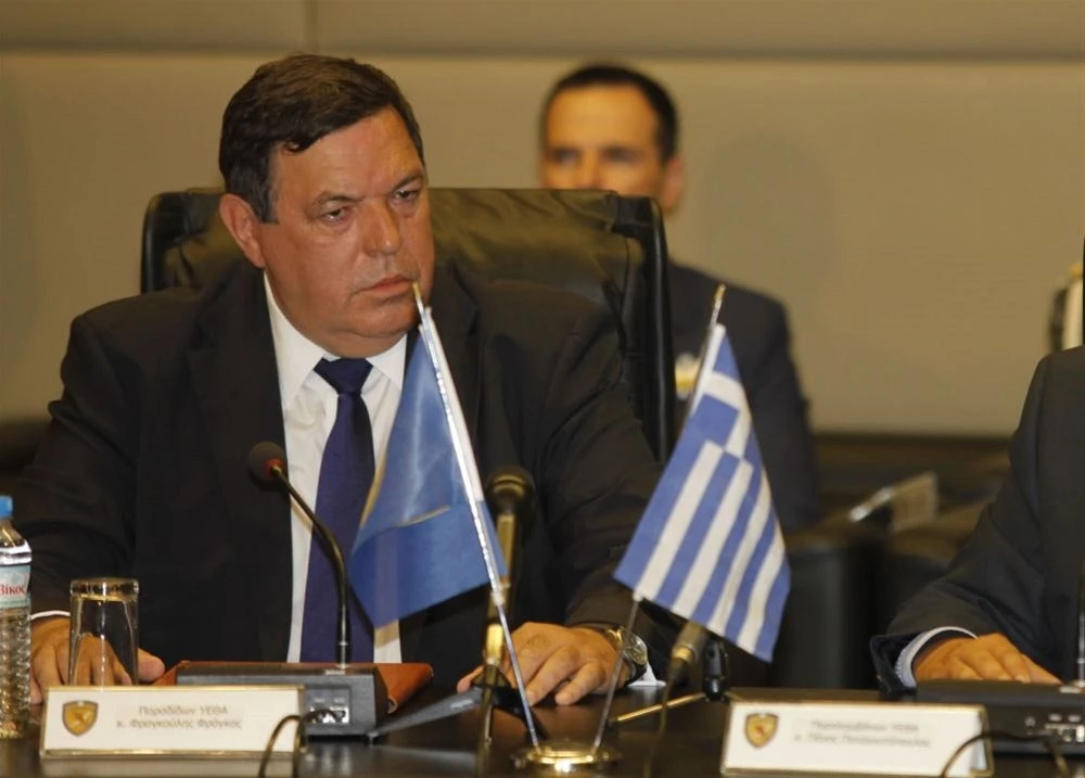 Ο Στρατηγός Φράγκος «στήνει στον τοίχο» τον Αρχιεπίσκοπο: «Να κοιτάξει την εικόνα του Χριστόδουλου αν τολμάει ο Ιερώνυμος» – Ο κύβος ερρίφθη για πολιτικό κόμμα